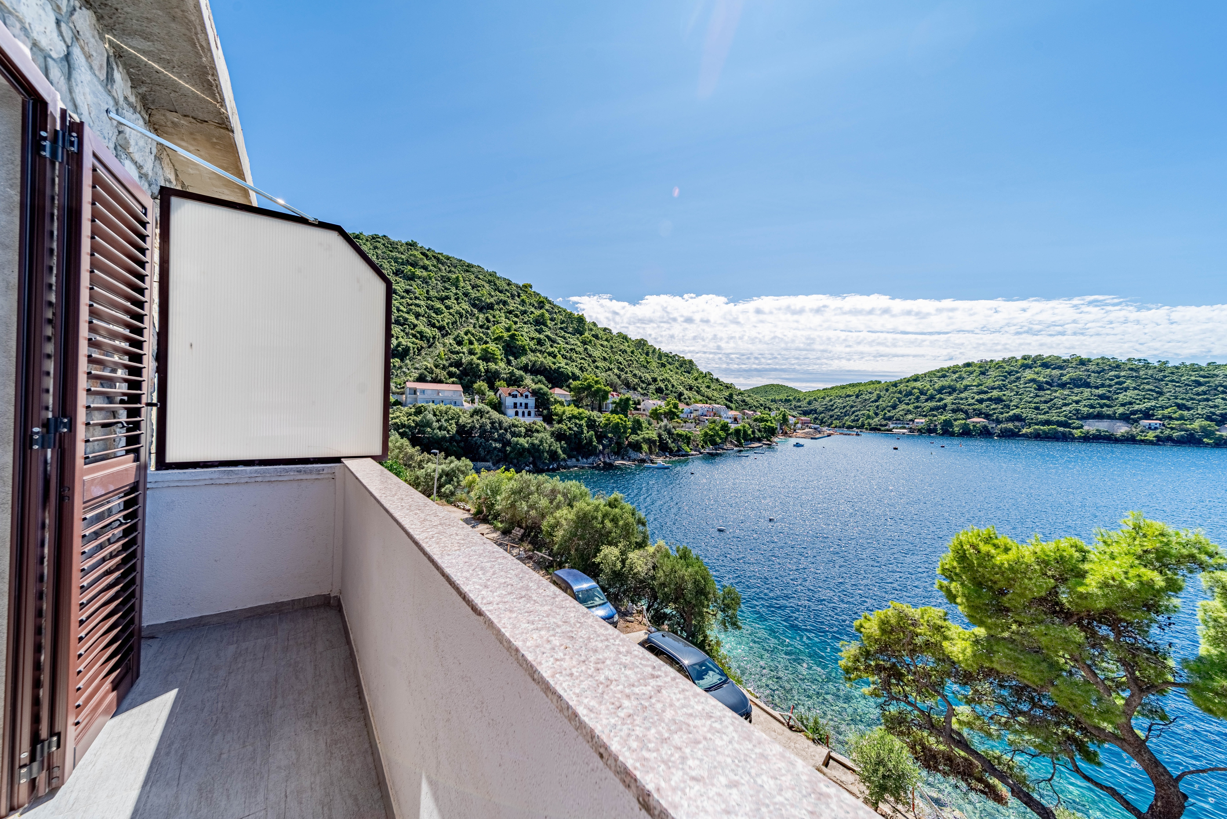 One bedroom apartment near beach Ubli, Lastovo  A-a