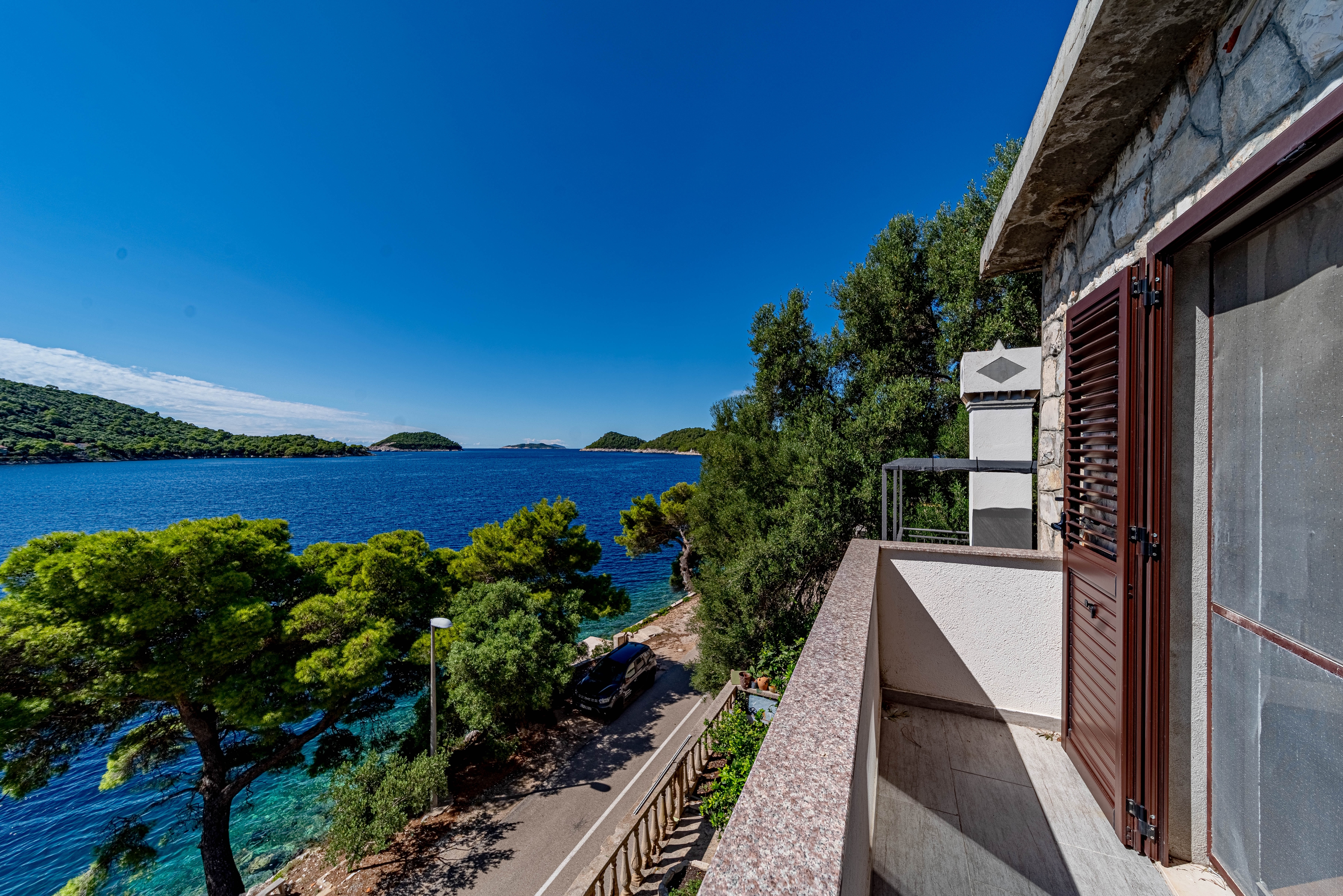 One bedroom apartment near beach Ubli, Lastovo  A-a