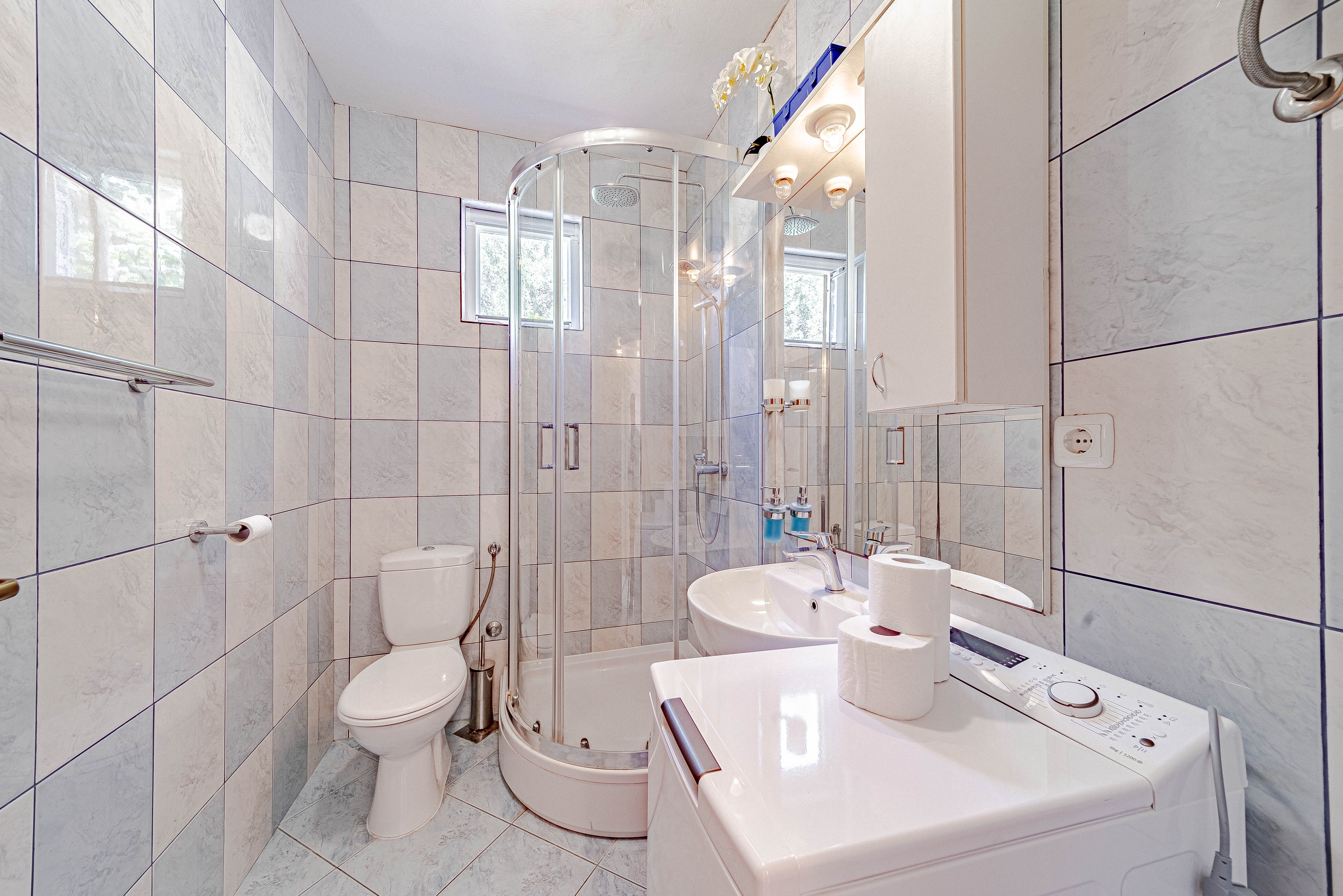 One bedroom apartment near beach Ubli, Lastovo  A-a