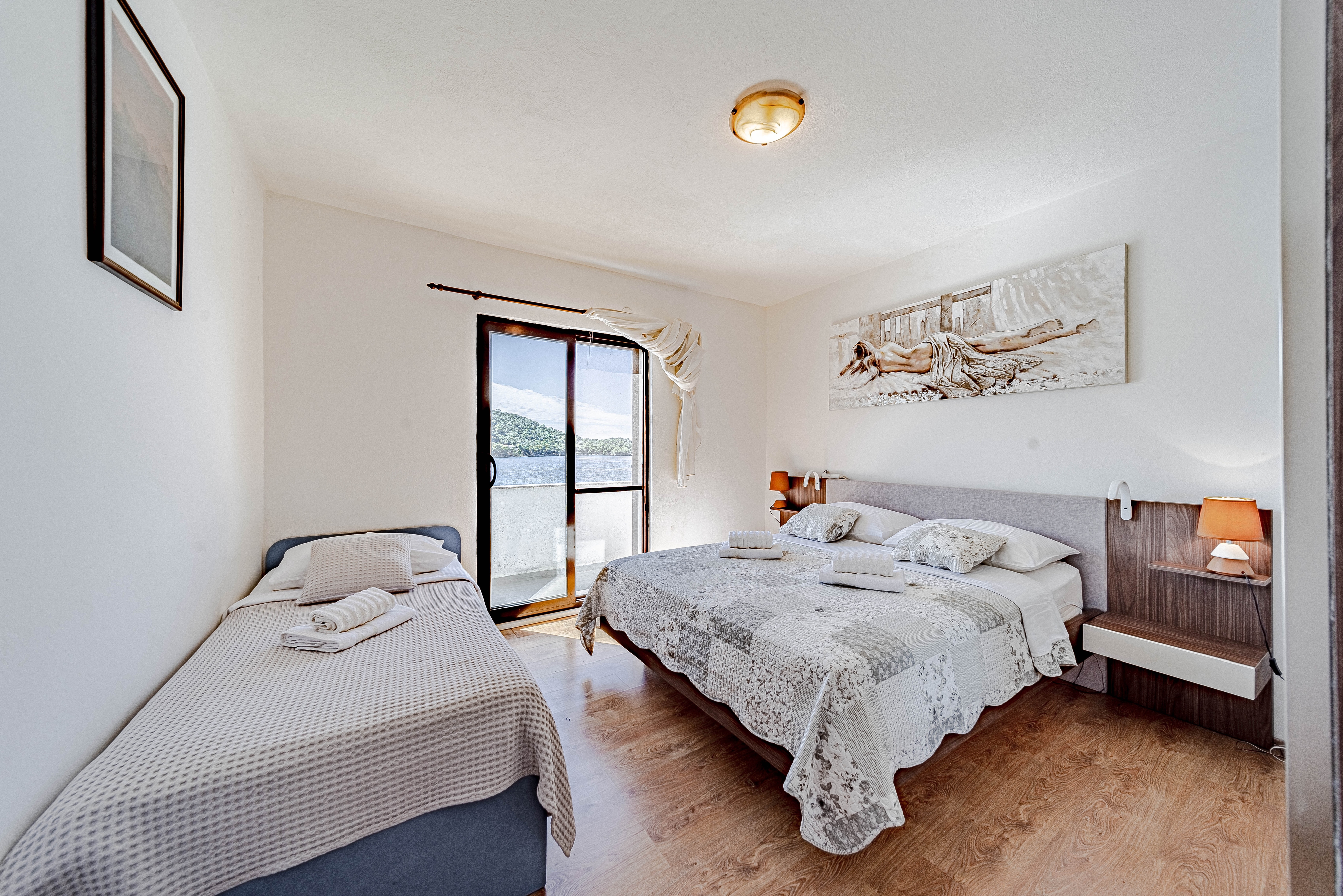 One bedroom apartment near beach Ubli, Lastovo  A-a