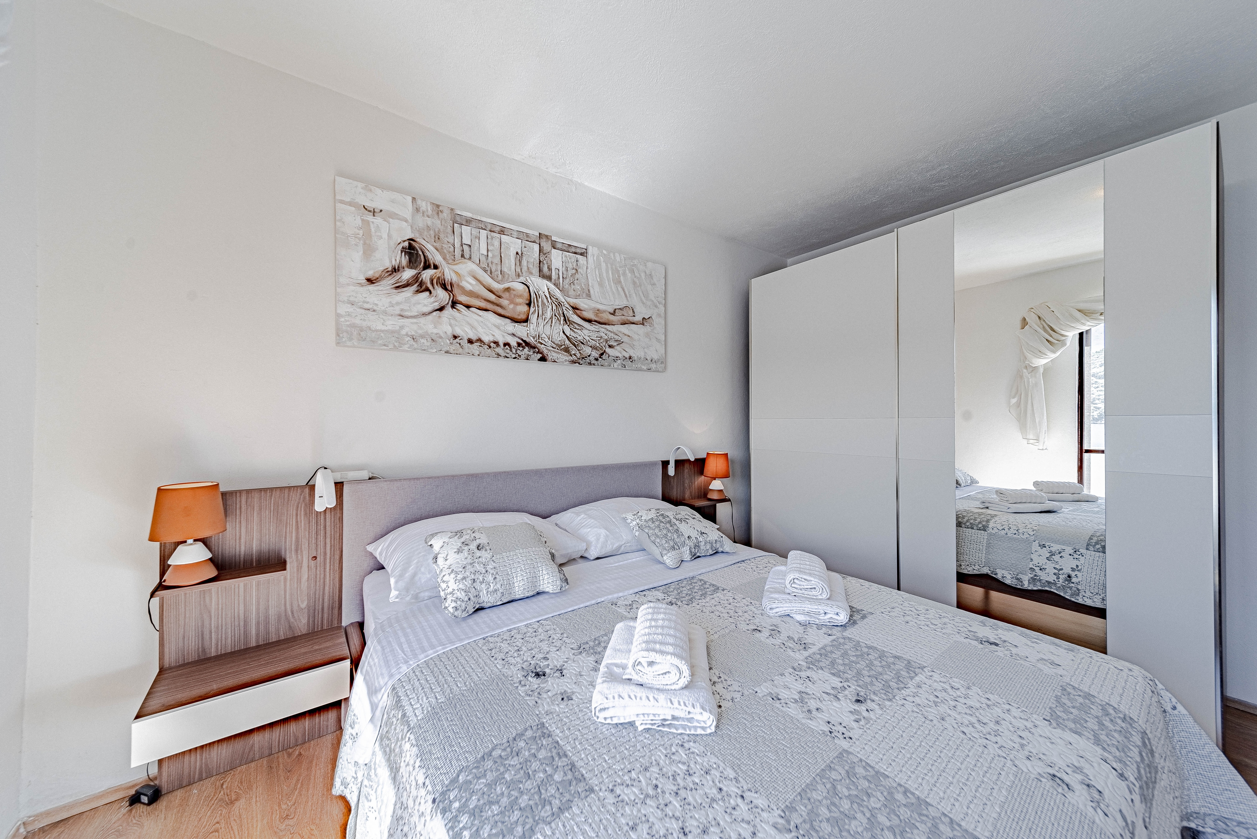 One bedroom apartment near beach Ubli, Lastovo  A-a