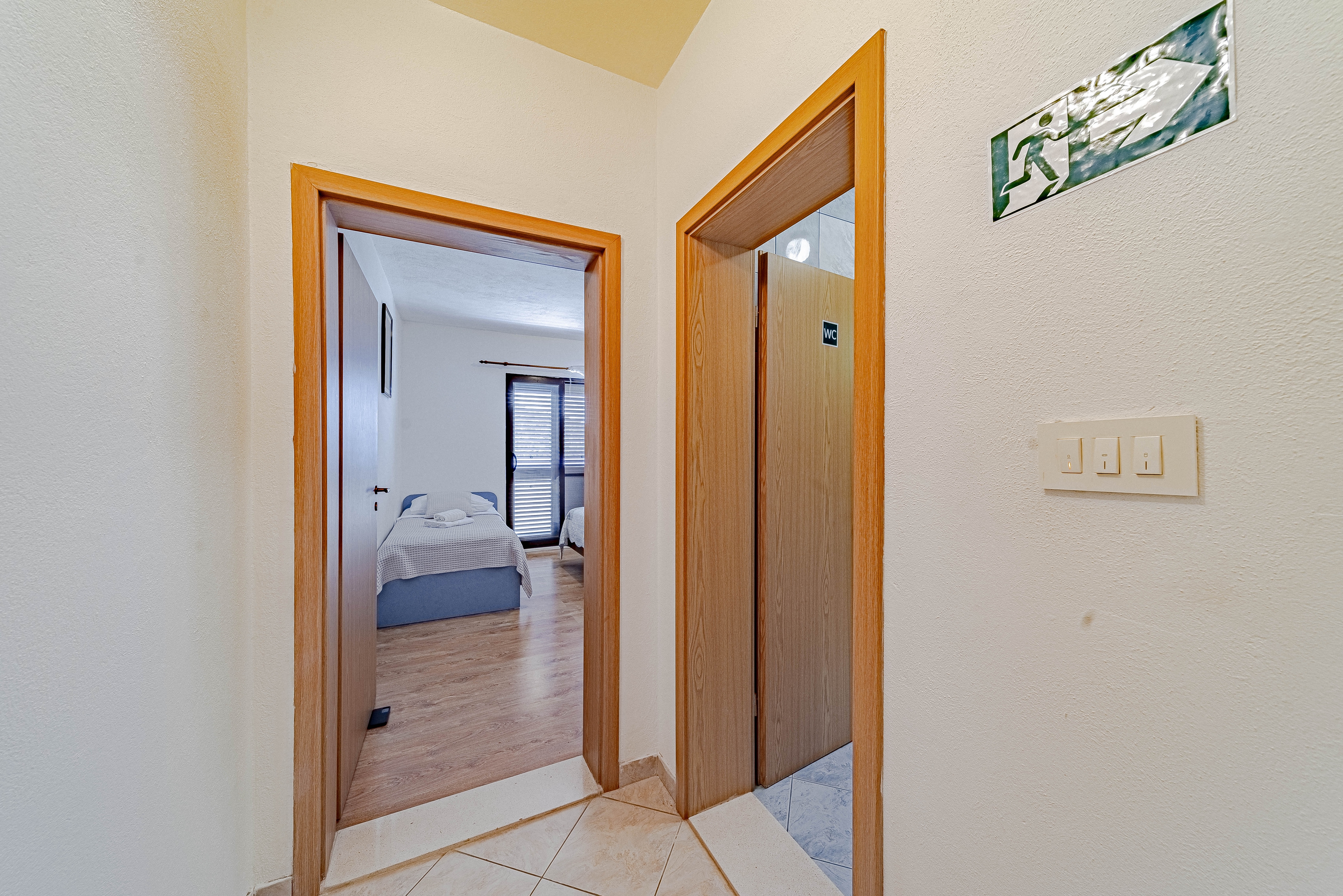 One bedroom apartment near beach Ubli, Lastovo  A-a