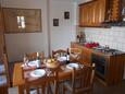 Zaklopatica, Kitchen in the apartment, air condition available, (pet friendly) and WiFi.