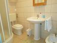 Zaklopatica, Bathroom in the apartment, (pet friendly) and WiFi.