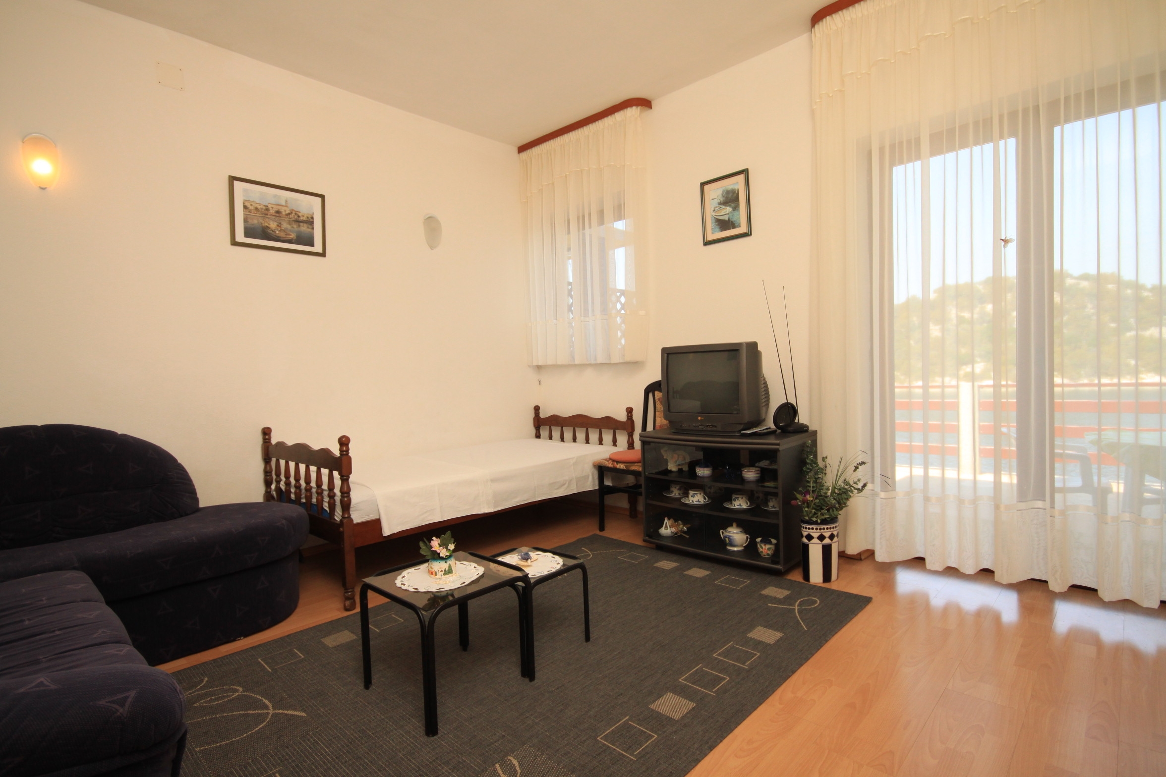 One bedroom apartment near beach Zaklopatica (Lastovo) (A-8347-a)