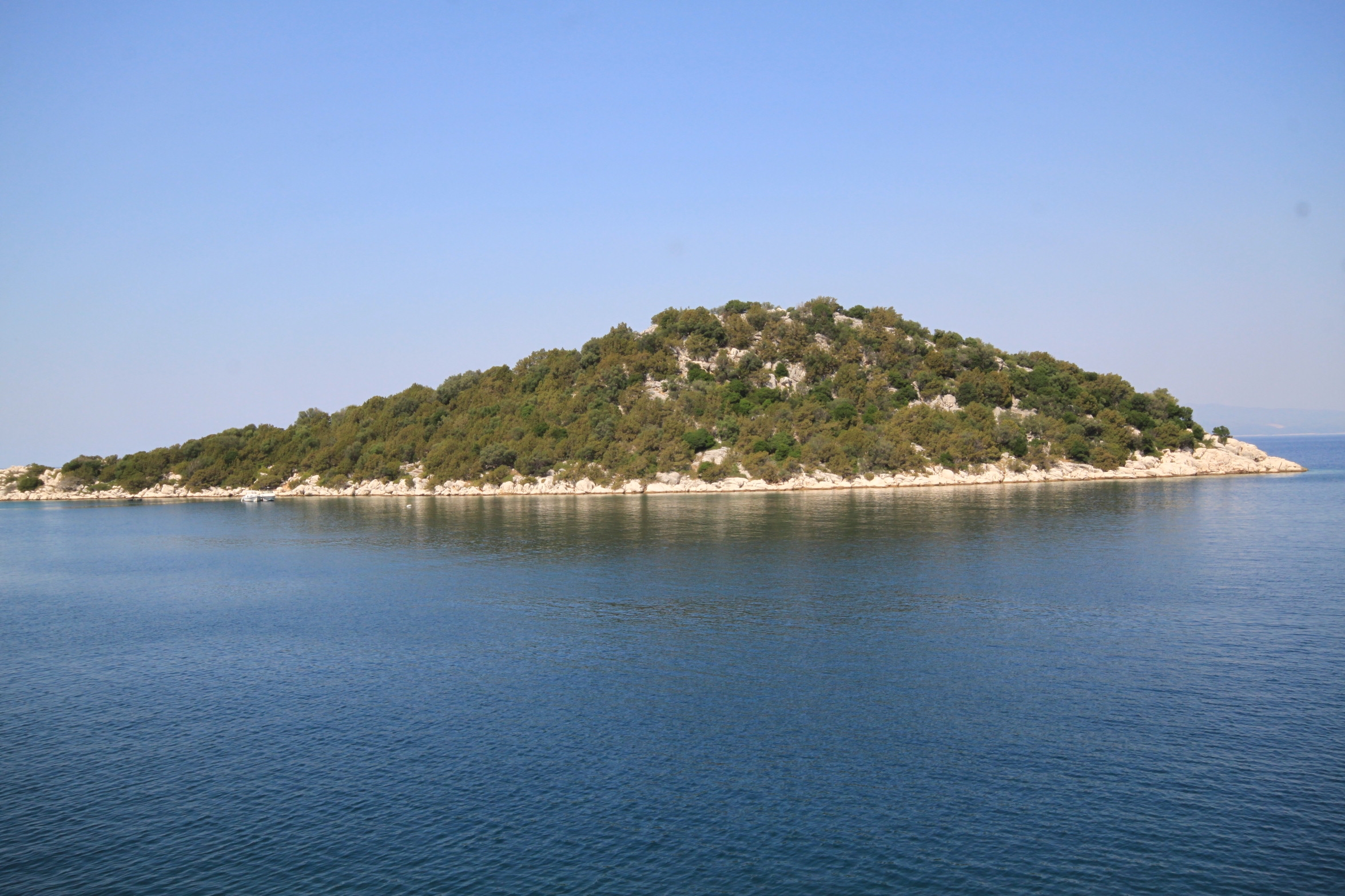 One bedroom apartment near beach Zaklopatica, Lastovo  A-a