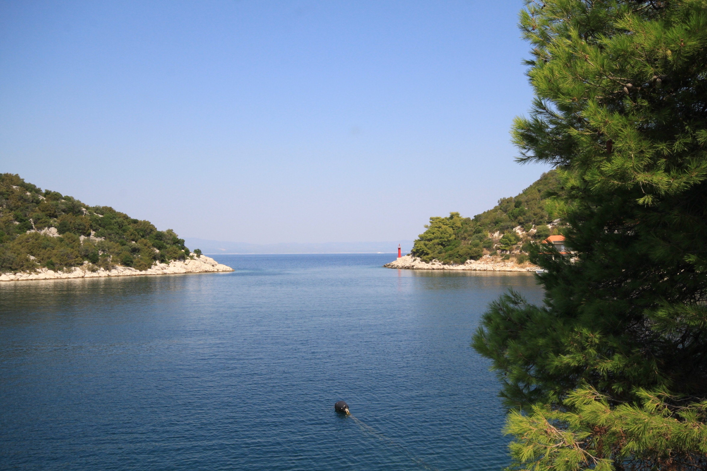 One bedroom apartment near beach Zaklopatica, Lastovo  A-a
