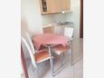 Zaklopatica, Comedor in the apartment, air condition available y WiFi.