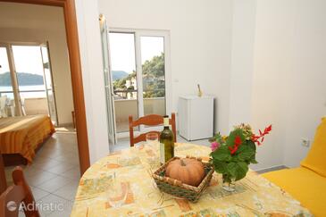 Ubli, Dining room in the apartment, air condition available and WiFi.