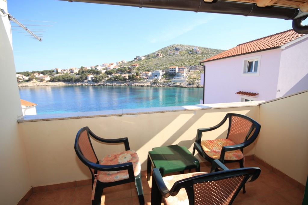 Studio flat near beach Bilo, Primošten (AS-8364-a)