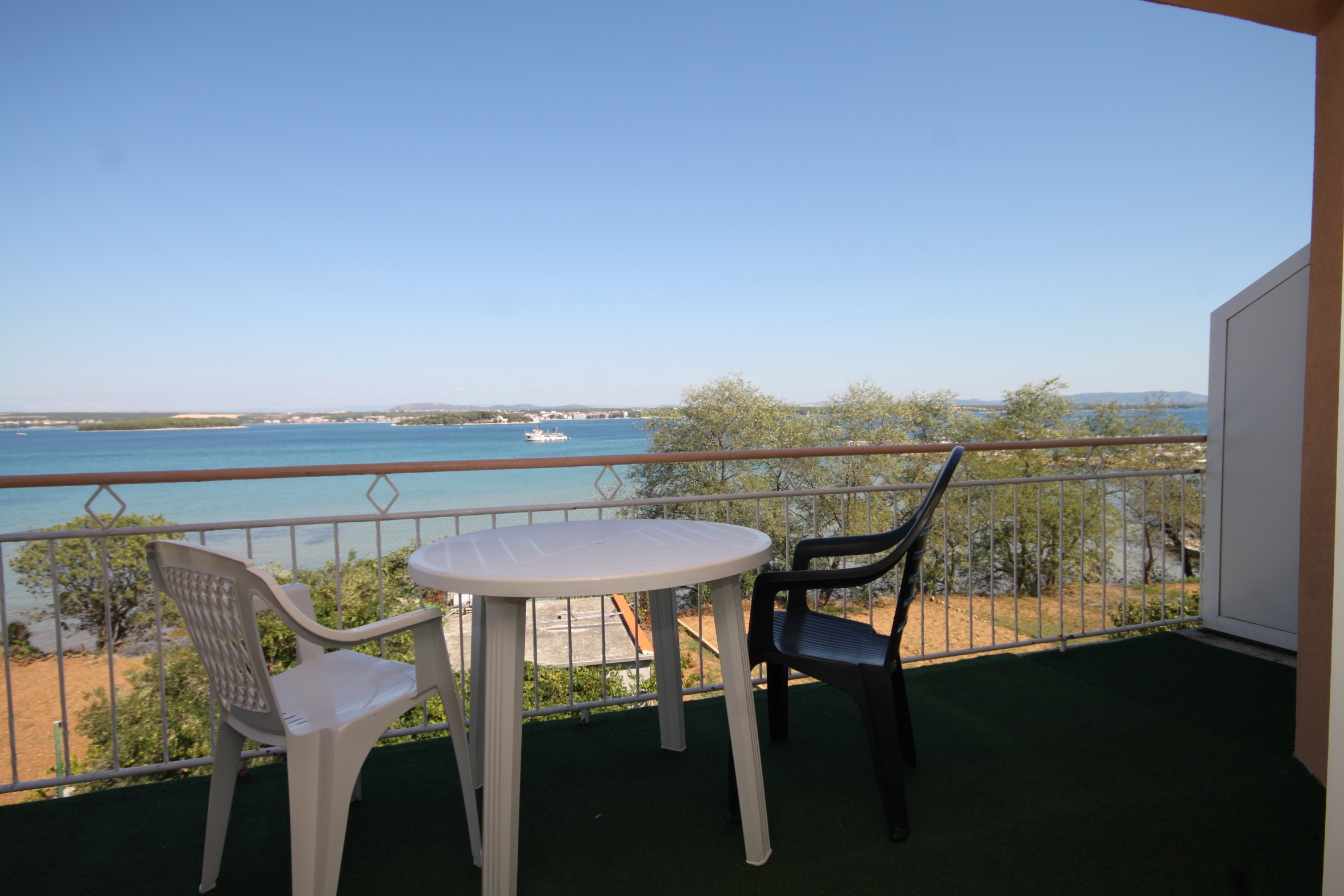 One bedroom apartment near beach Tkon, Pašman (A-8377-a) One bedroom apartment near beach Tkon, Pašman (A-8377-a)