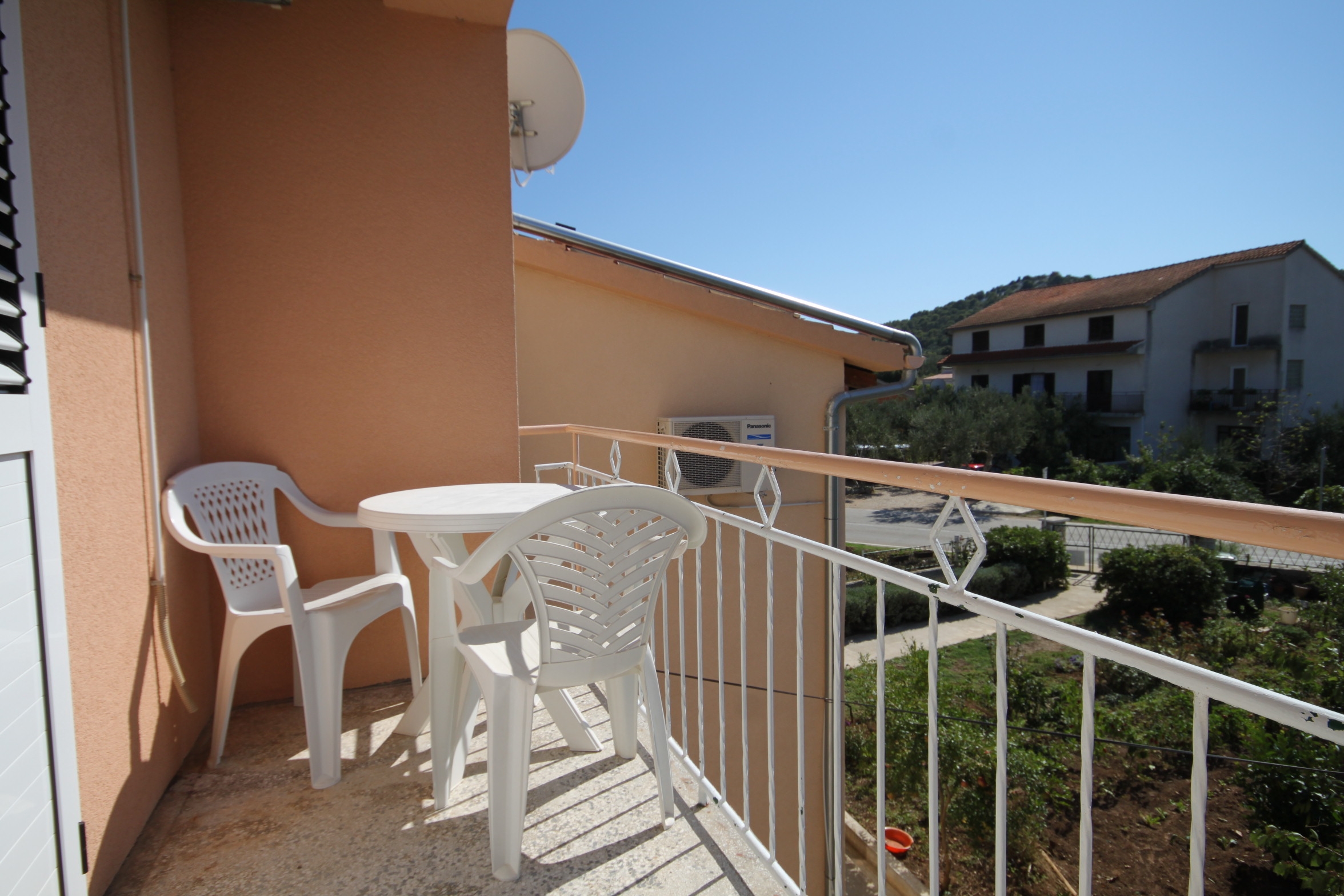 Studio flat near beach Tkon, Pašman (AS-8377-a) Studio flat near beach Tkon, Pašman (AS-8377-a)