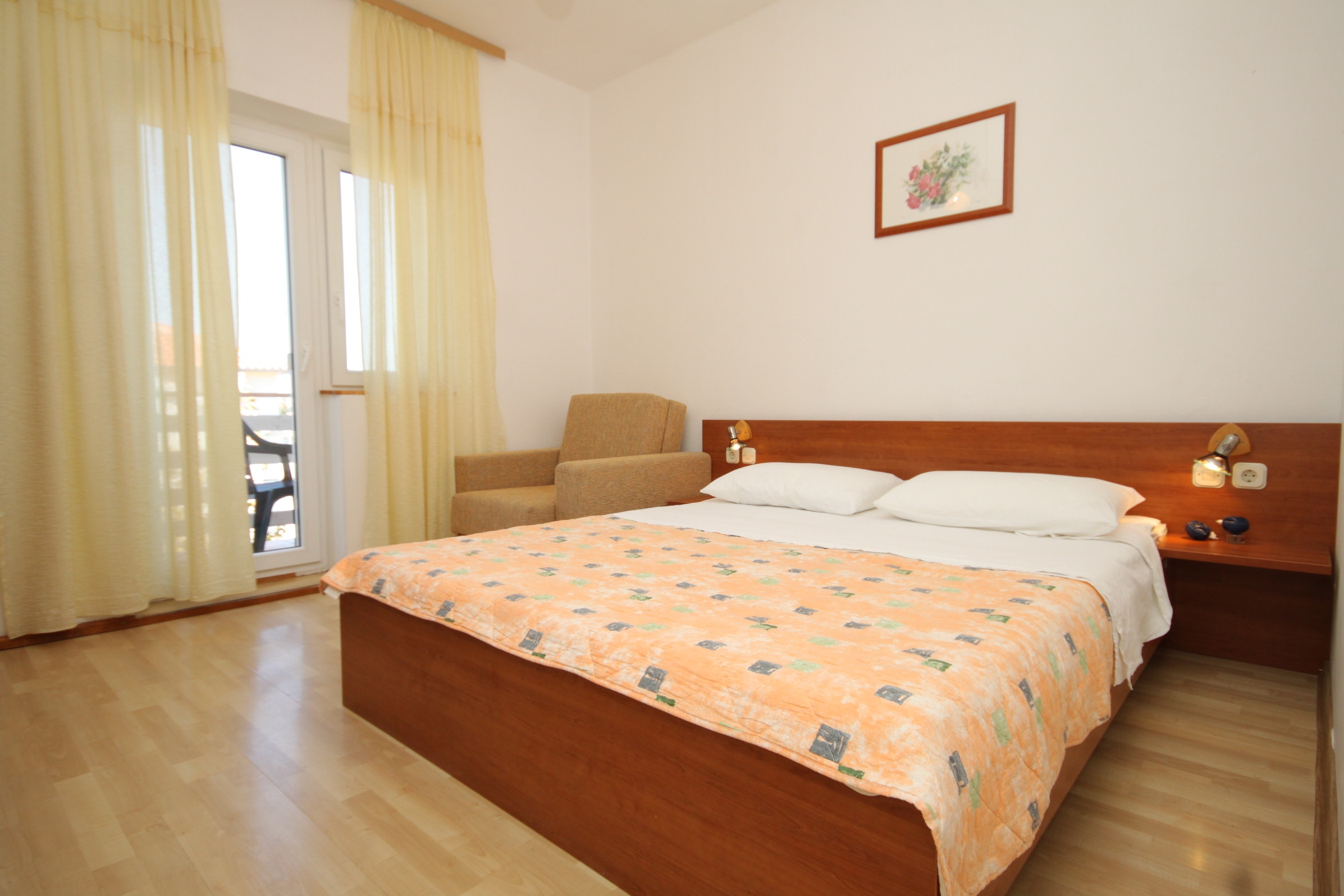 Room near beach Tkon, Pašman (S-8377-c) Room near beach Tkon, Pašman (S-8377-c)