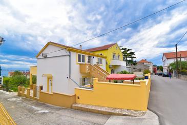 Objekt Preko, Ugljan, Objekt 838 - Apartmaji v bližini morja s peščeno plažo.