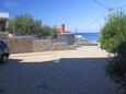 Parking lot Lukoran, Ugljan, Parking lot 8383 - Apartments near sea with sandy beach.
