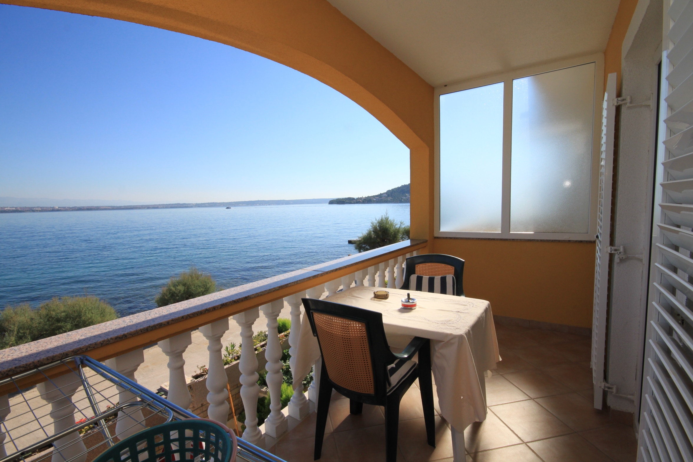 One bedroom apartment near beach Preko, Ugljan  A-a