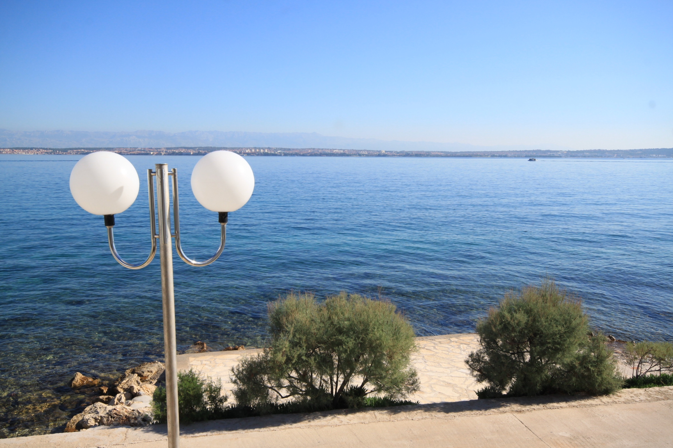 One bedroom apartment near beach Preko, Ugljan  A-a
