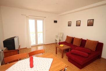 Preko, Living room in the apartment, air condition available, (pet friendly) and WiFi.