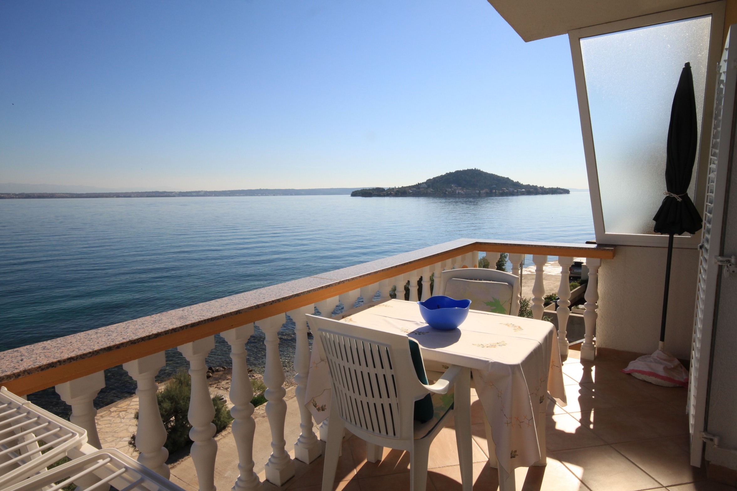 One bedroom apartment near beach Preko, Ugljan (A-8384-b) One bedroom apartment near beach Preko, Ugljan (A-8384-b)