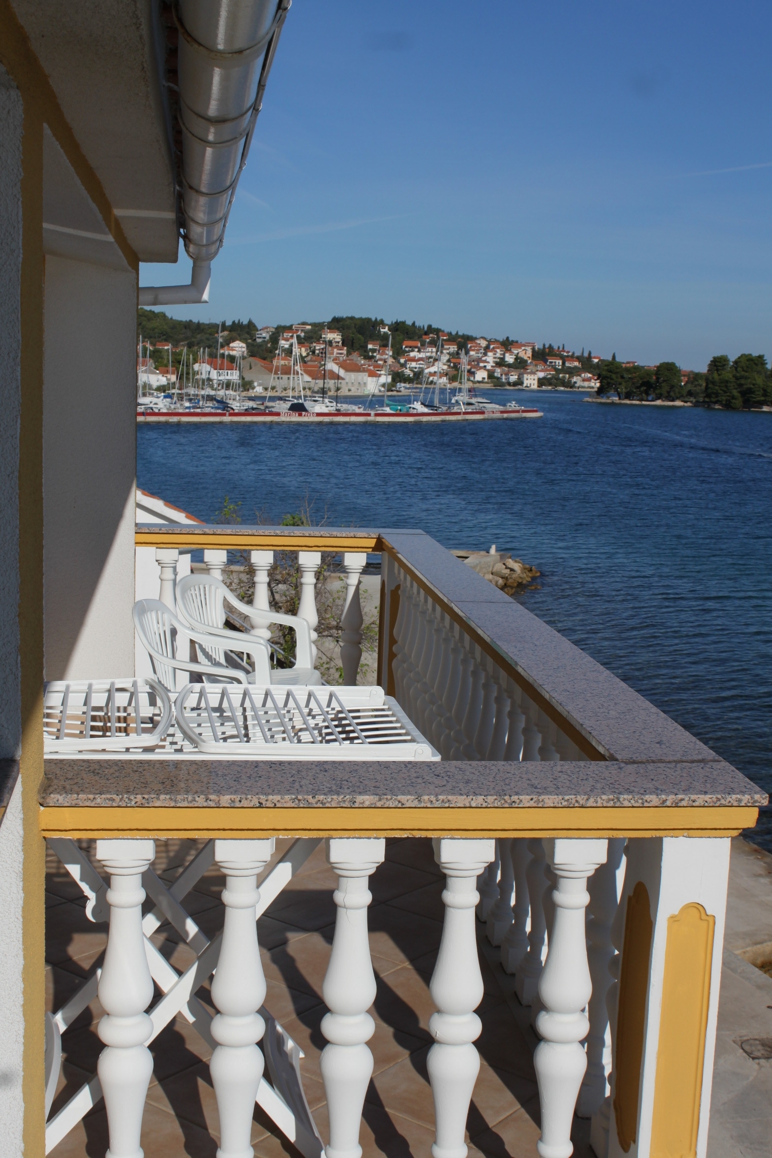Three bedroom apartment near beach Preko, Ugljan  A-c