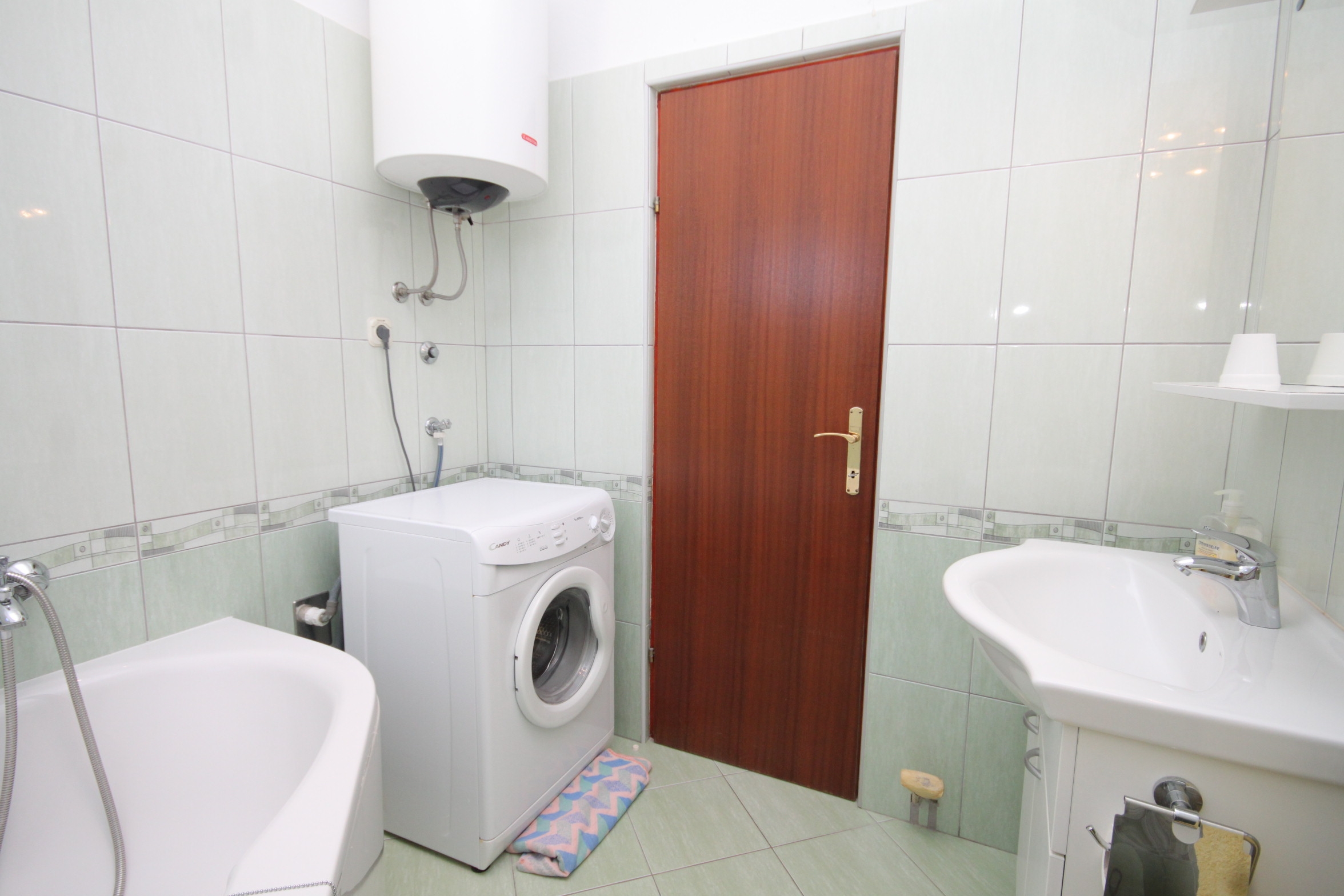 Three bedroom apartment near beach Preko, Ugljan  A-c