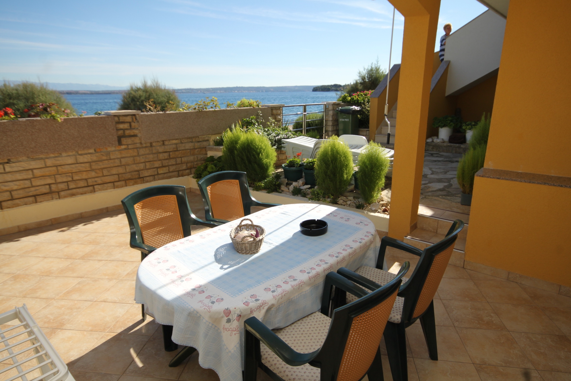One bedroom apartment near beach Preko, Ugljan  A-d