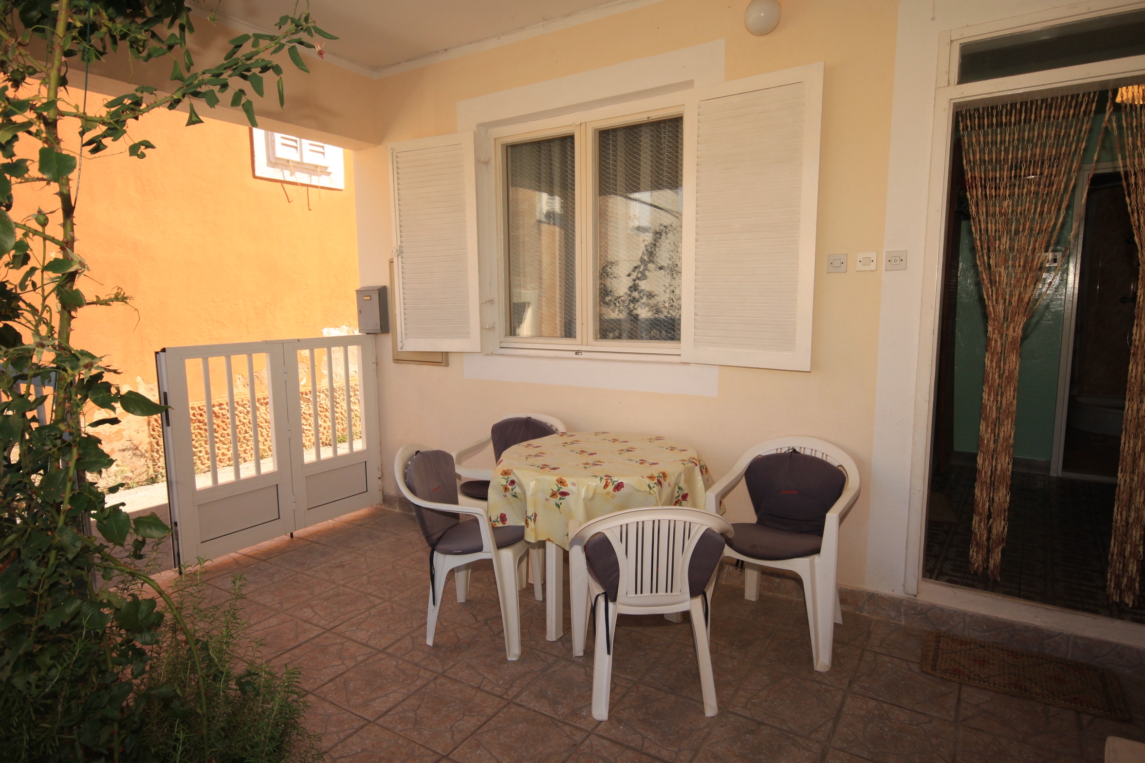 Four bedroom house with terrace Lukoran, Ugljan  K