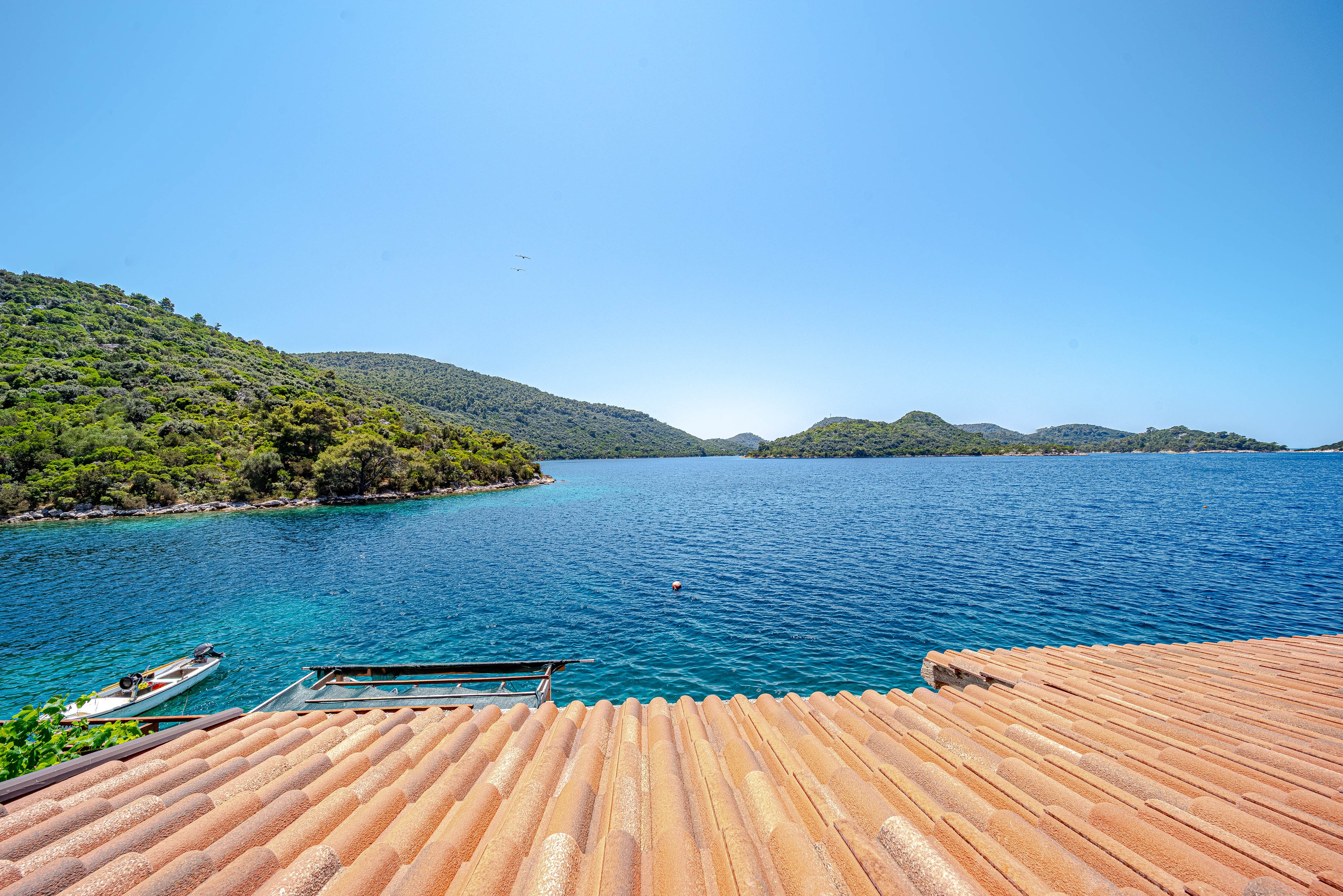 Two bedroom apartment near beach Pasadur, Lastovo  A-a