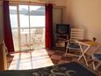 Pasadur, Comedor in the studio-apartment, air condition available y WiFi.