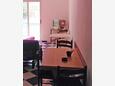 Pasadur, Comedor in the studio-apartment, WiFi.