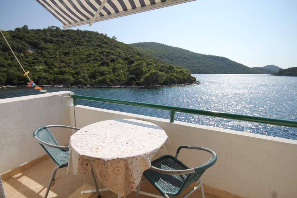 Studio flat near beach Pasadur, Lastovo (AS-8391-c)
