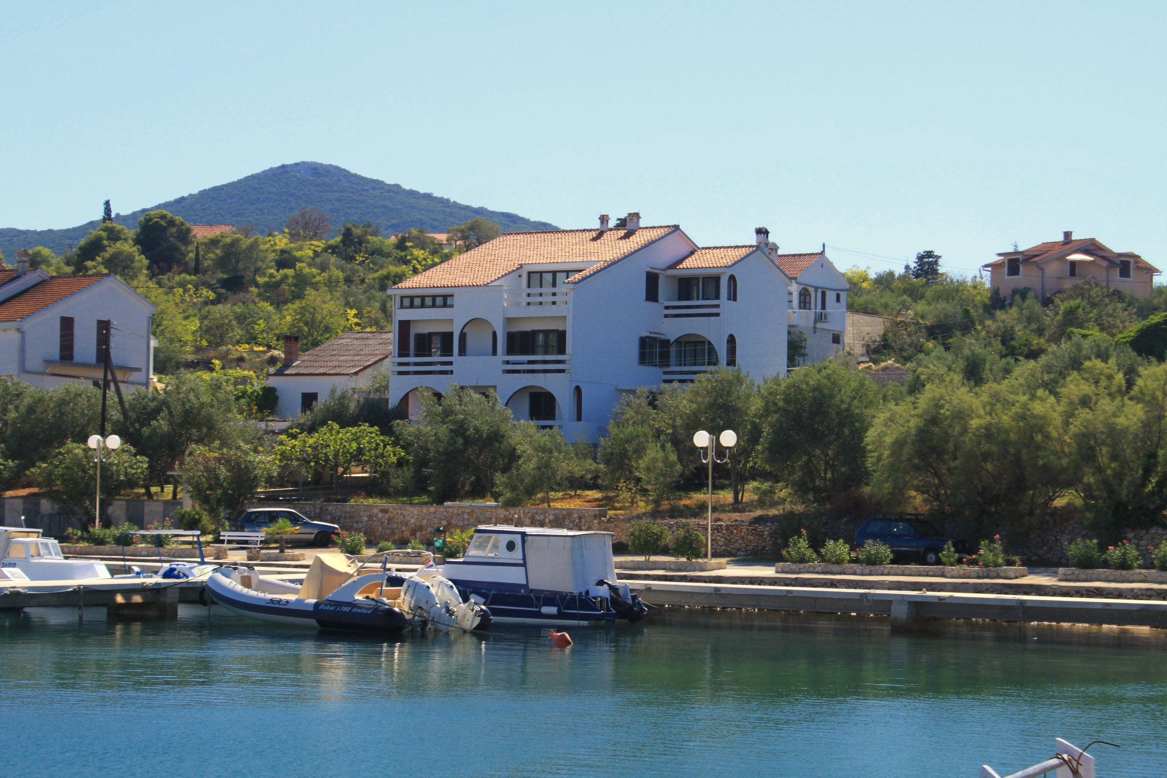 Two bedroom apartment near beach Lukoran, Ugljan (A-8397-b) Two bedroom apartment near beach Lukoran, Ugljan (A-8397-b)