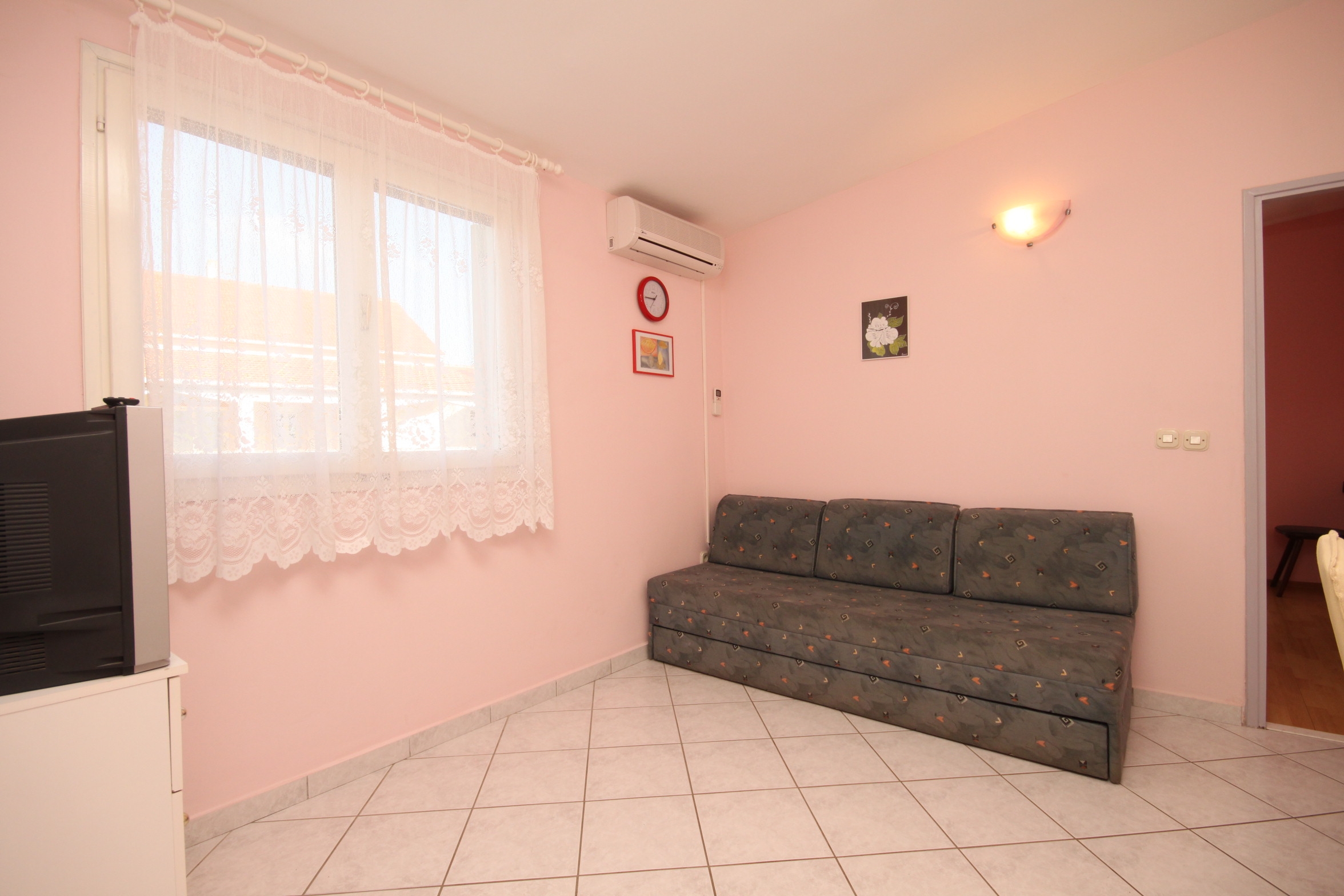 One bedroom apartment with balcony Kukljica, Ugljan (A-8400-b) One bedroom apartment with balcony Kukljica, Ugljan (A-8400-b)