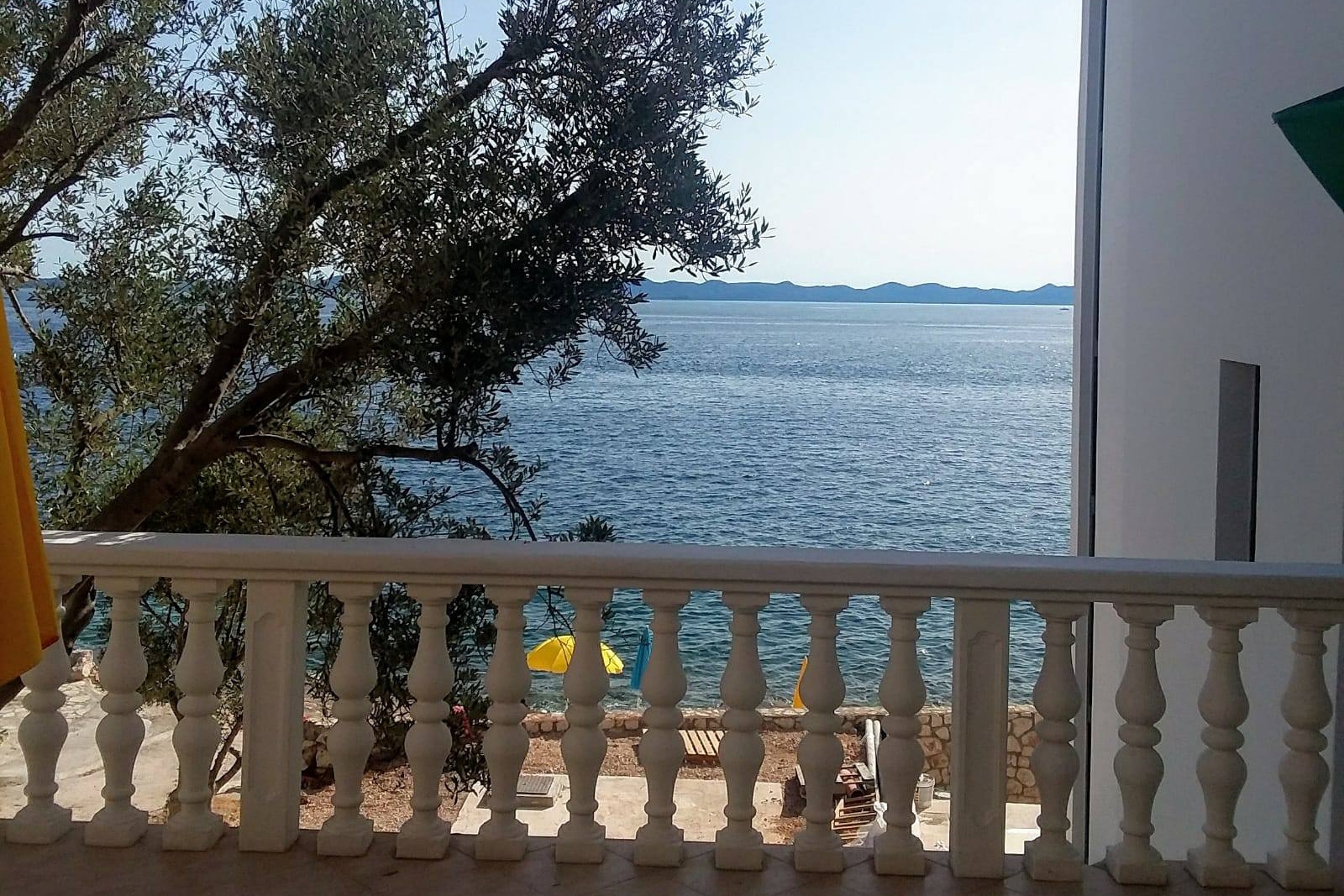 One bedroom apartment near beach Ždrelac, Pašman  A-b