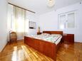 Ložnice 1 Tkon, Ložnice 1 v ubytování typu apartment, domácí mazlíčci povoleni a WiFi.