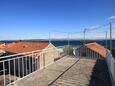 Tkon, Terrasse 2 dans l’hébergement en type apartment, avec la vue sur la mer, animaux acceptés et WiFi.