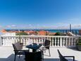 Poljana, Terrasse commune dans l’hébergement en type apartment, avec la vue sur la mer et WiFi.