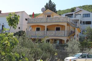 Apartments with a parking space Preko, Ugljan - 8428