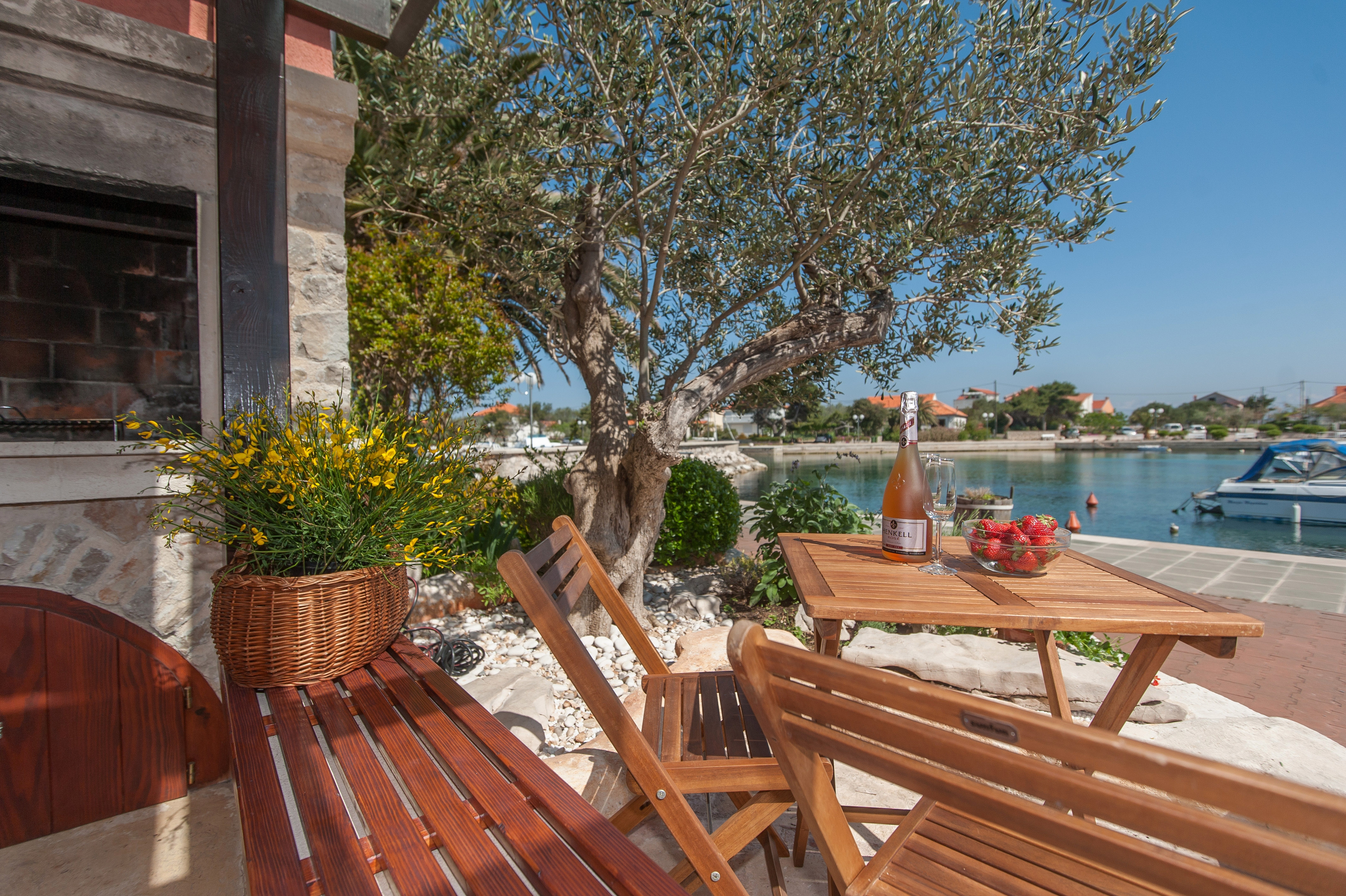 Two bedroom apartment near beach Poljana, Ugljan (A-8432-a)