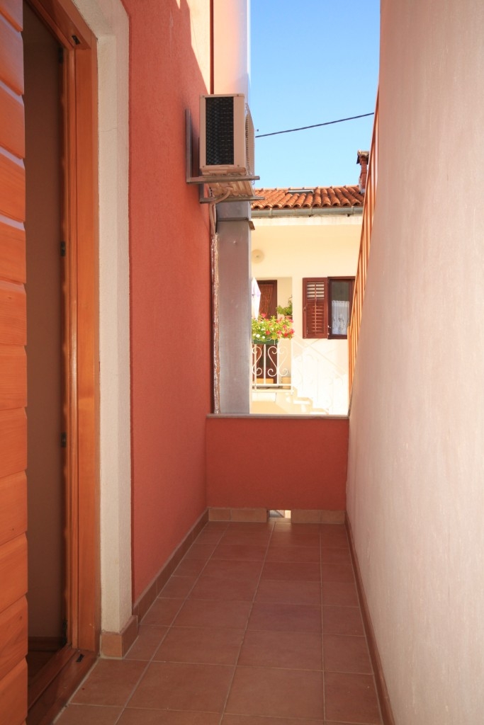 One bedroom apartment near beach Poljana, Ugljan  A-b
