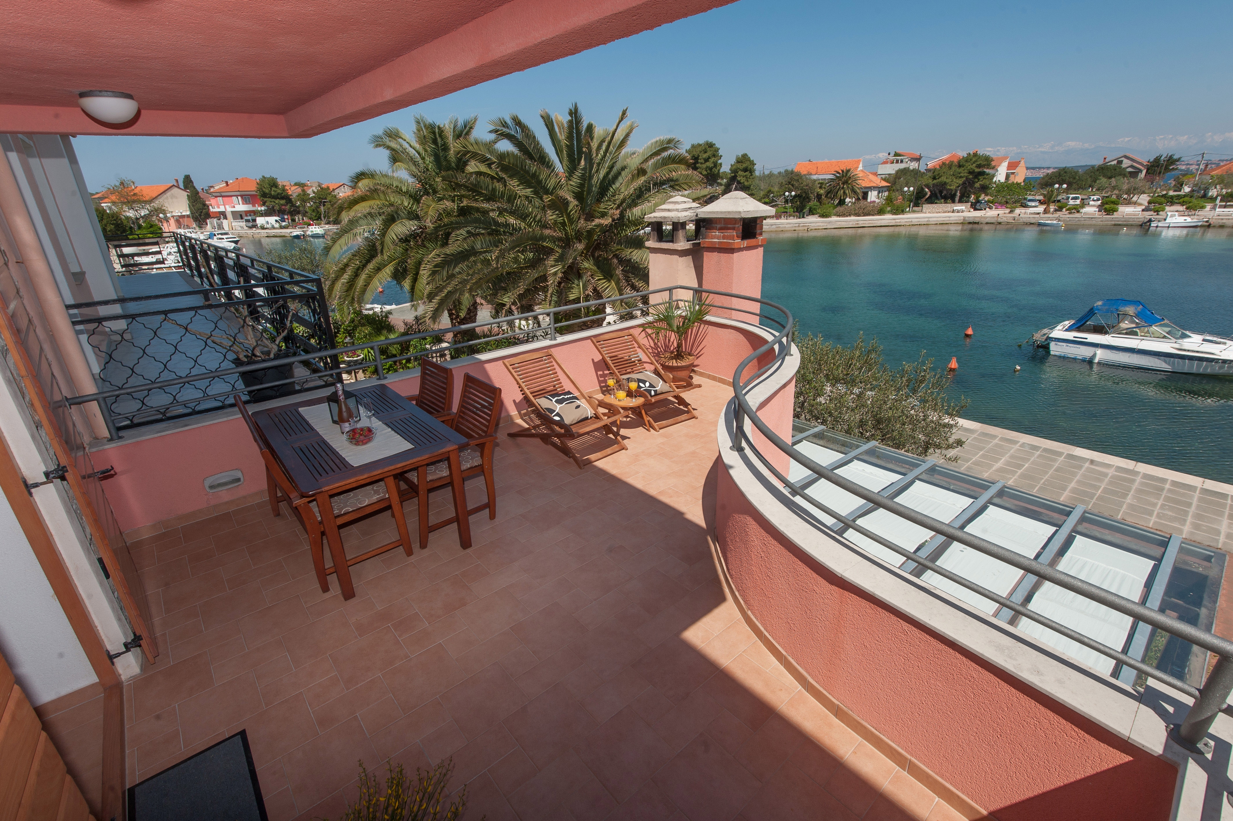 One bedroom apartment near beach Poljana, Ugljan (A-8432-b)