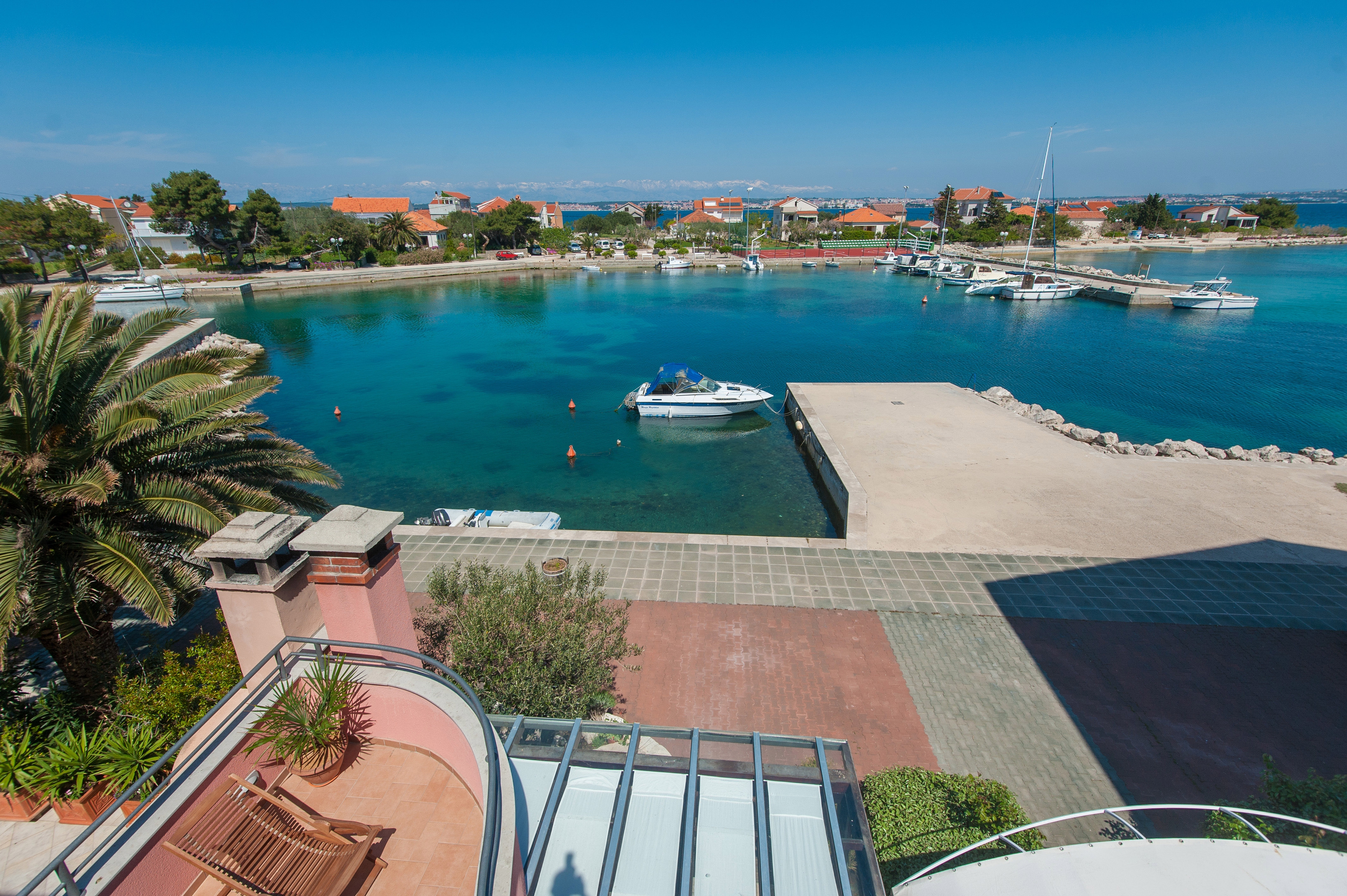 One bedroom apartment near beach Poljana, Ugljan  A-b
