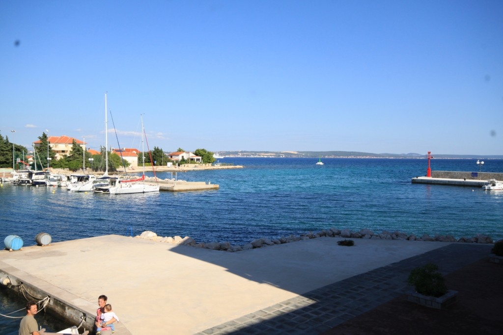 One bedroom apartment near beach Poljana, Ugljan  A-b