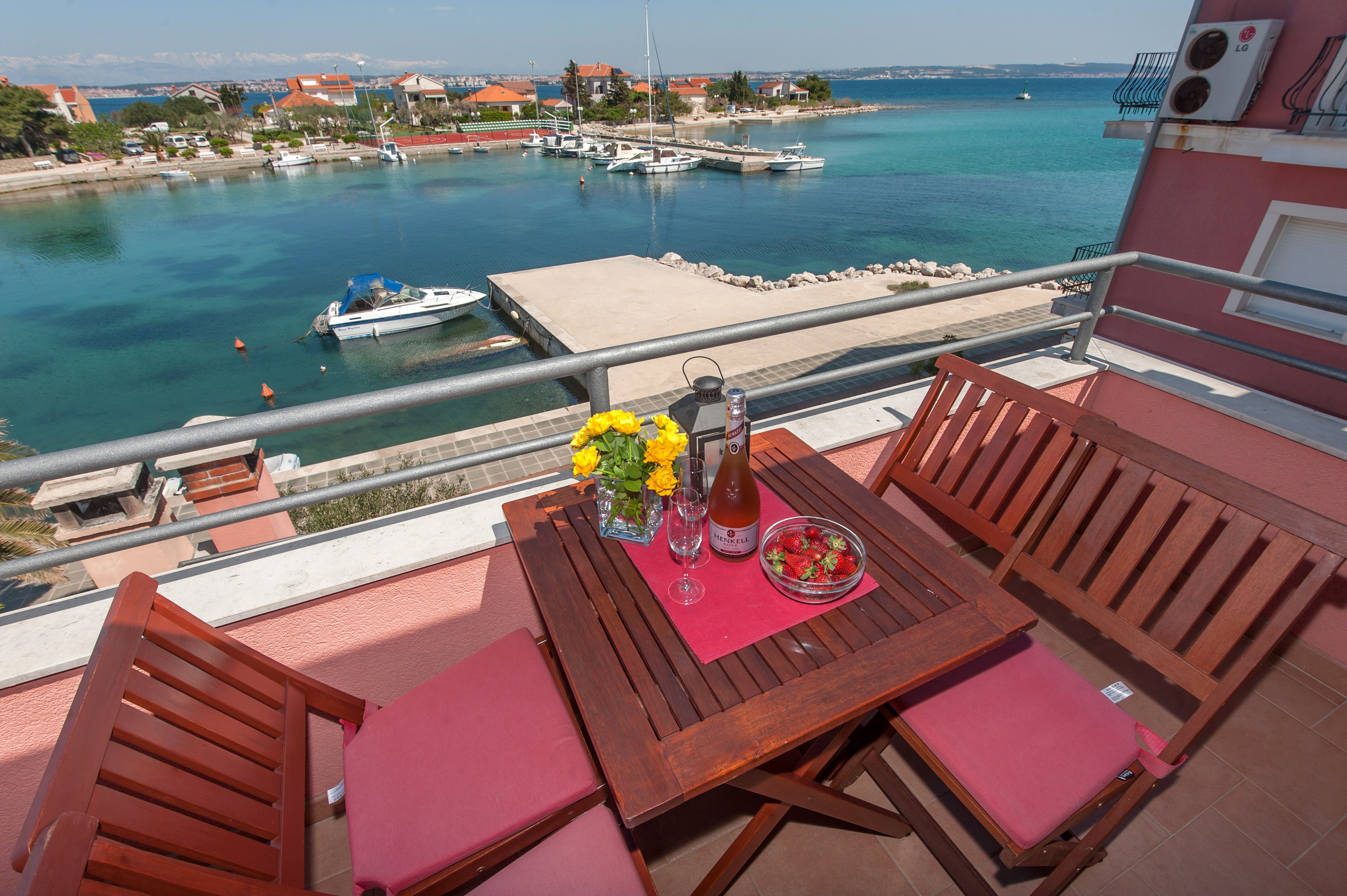 Two bedroom apartment near beach Poljana, Ugljan  A-c