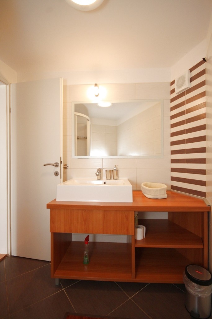 Two bedroom apartment near beach Poljana, Ugljan  A-c