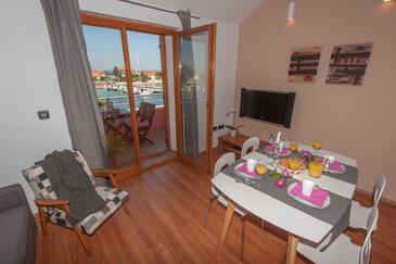 Poljana, Comedor in the apartment, air condition available y WiFi.