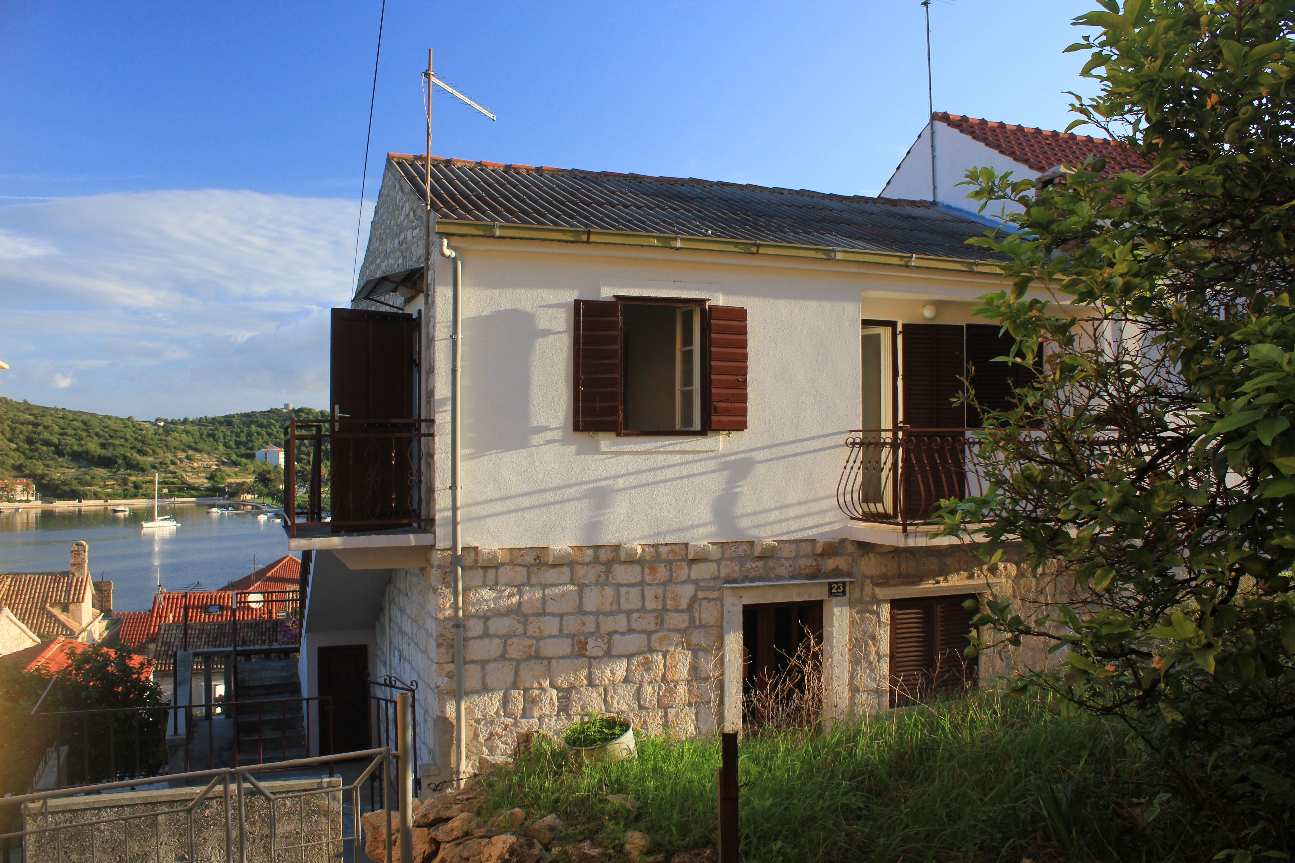 One bedroom apartment with balcony Vis (A-8435-a)