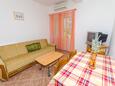 Obývací pokoj Okrug Gornji, Obývací pokoj v ubytování typu apartment, s klimatizací a WiFi.