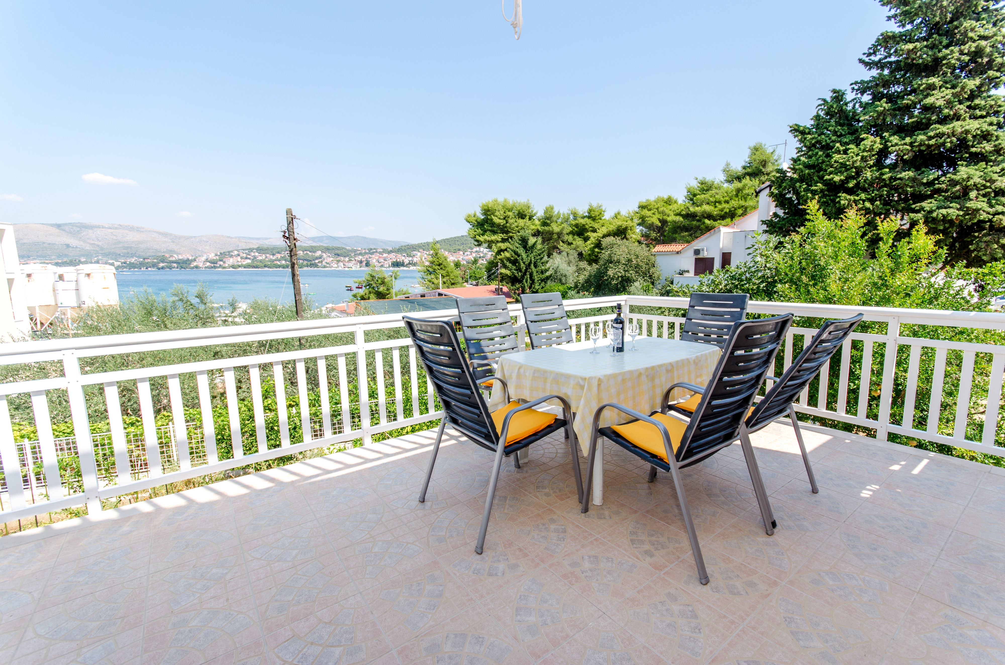 Two bedroom apartment with terrace and sea view Okrug Gornji, Čiovo (A-8440-d)
