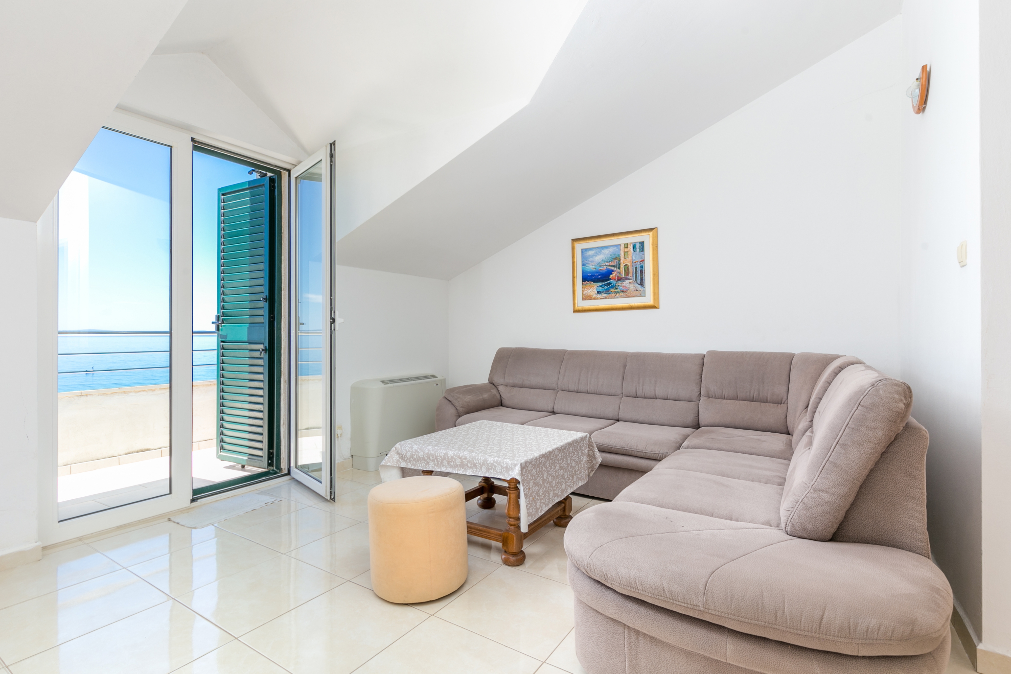 Appartement de quatre chambres prés de la plage Podstrana, Split (A-8442-c) Appartement de quatre chambres prés de la plage Podstrana, Split (A-8442-c)